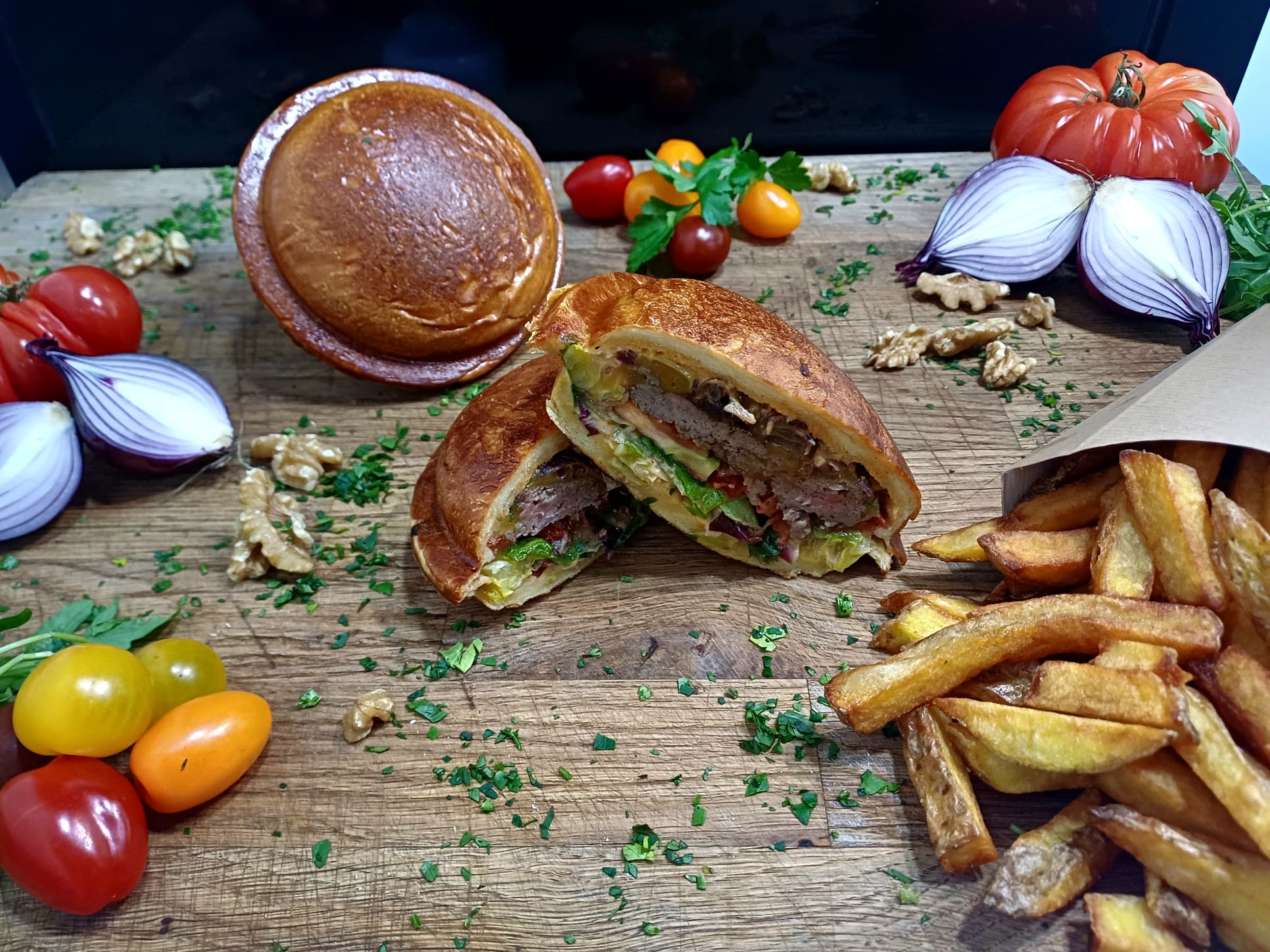 Burger scellé Zone 51 - Vue rapprochée du burger coréen